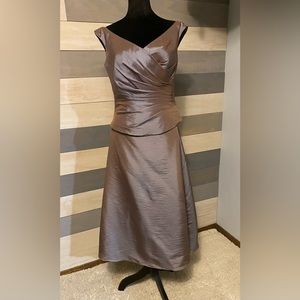 Mari Lee formal two piece top and tea length skirt. Iridescent lilac/silver. 12